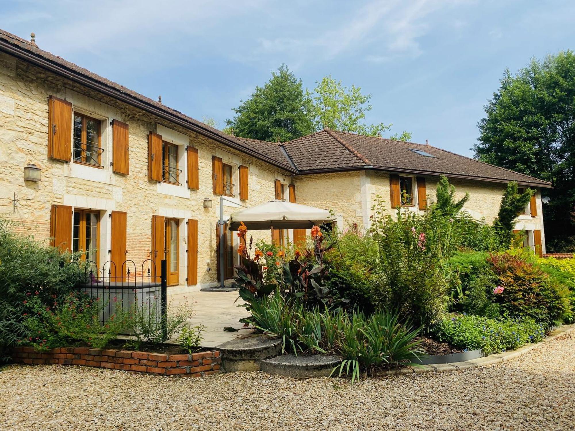 Bed and Breakfast Moulin Du Fontcourt Chasseneuil-sur-Bonnieure Exterior foto