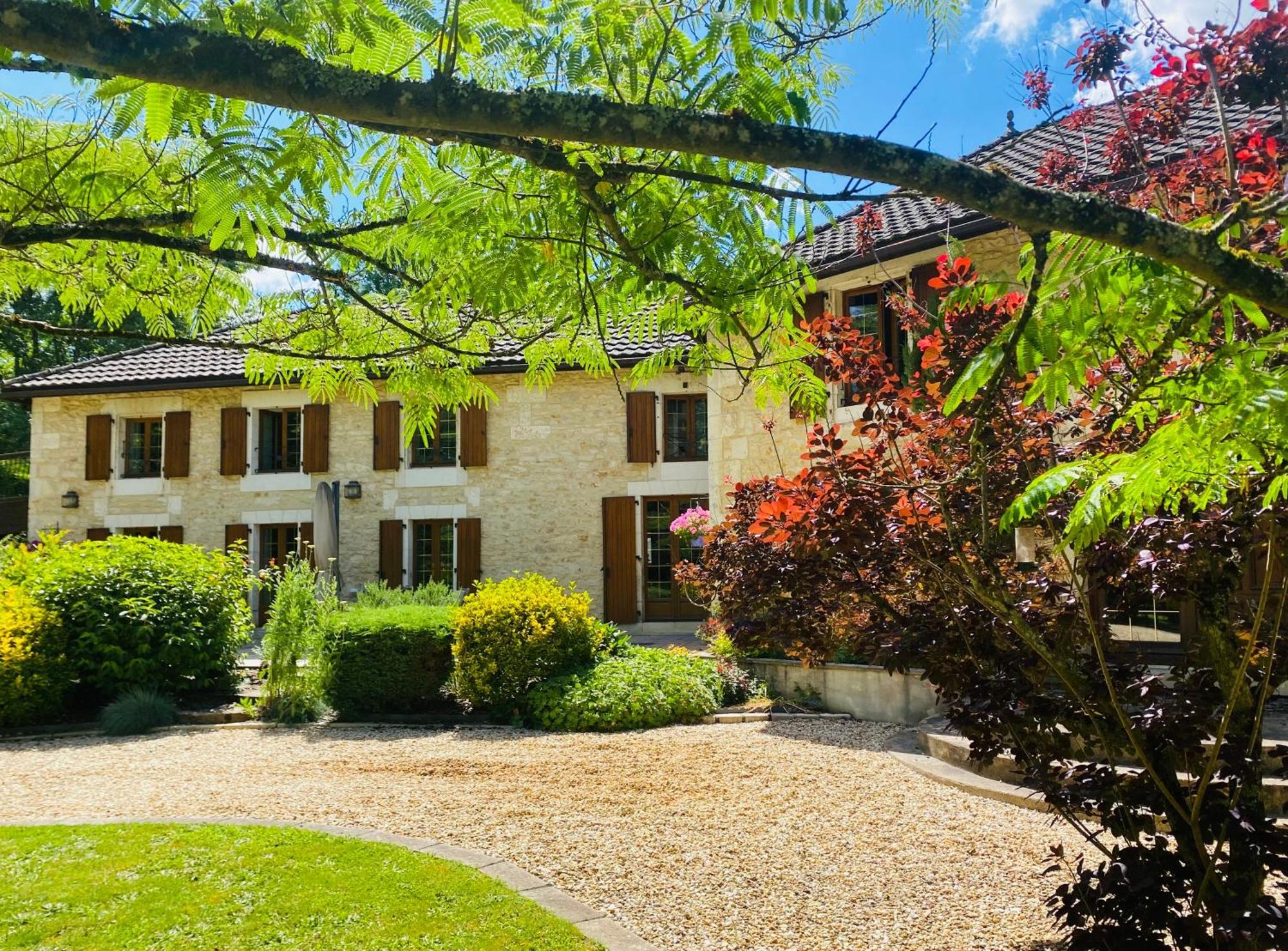 Bed and Breakfast Moulin Du Fontcourt Chasseneuil-sur-Bonnieure Exterior foto