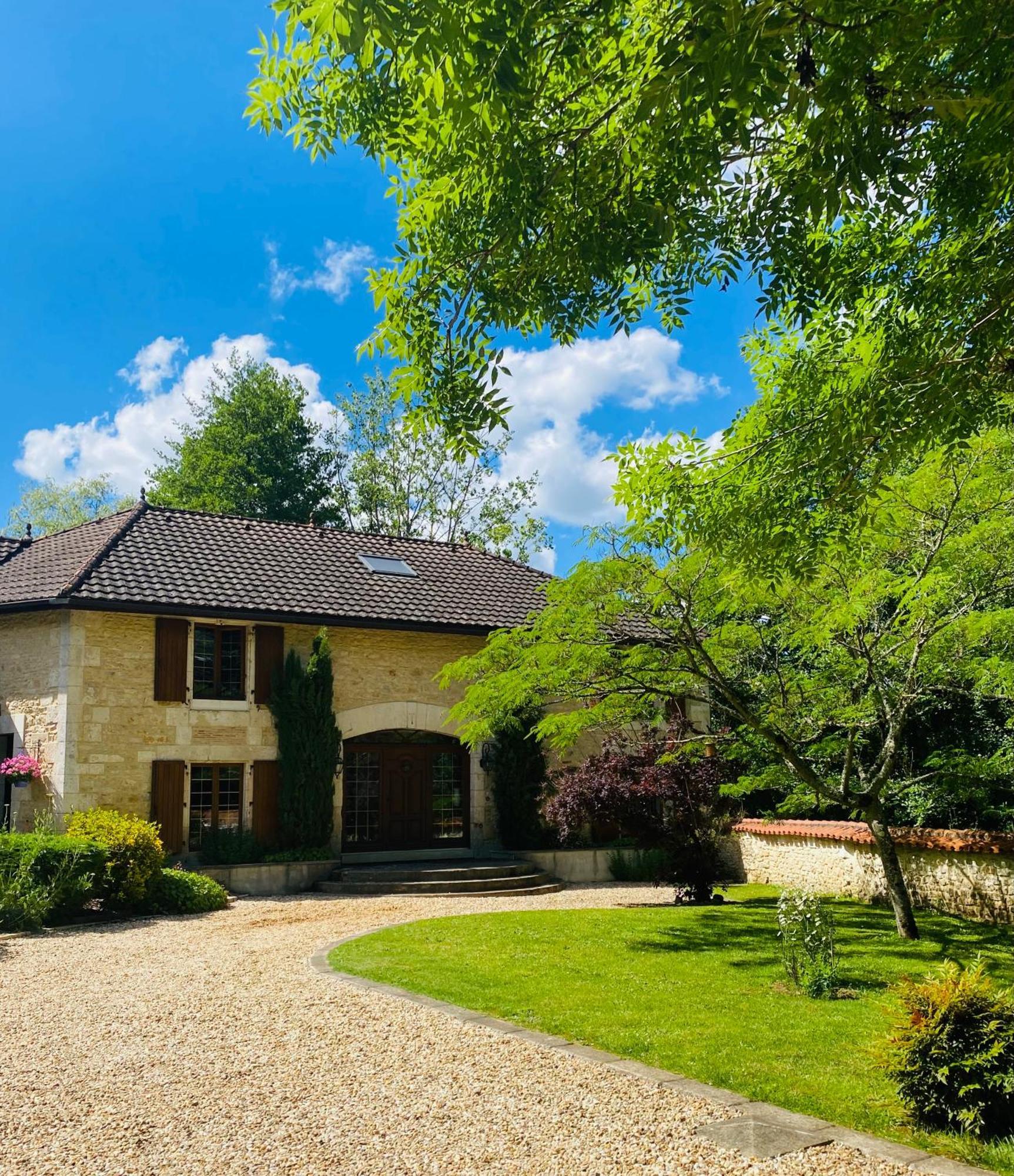 Bed and Breakfast Moulin Du Fontcourt Chasseneuil-sur-Bonnieure Exterior foto