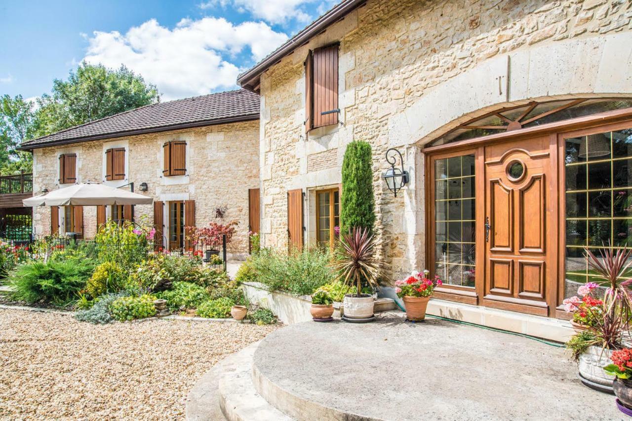 Bed and Breakfast Moulin Du Fontcourt Chasseneuil-sur-Bonnieure Exterior foto